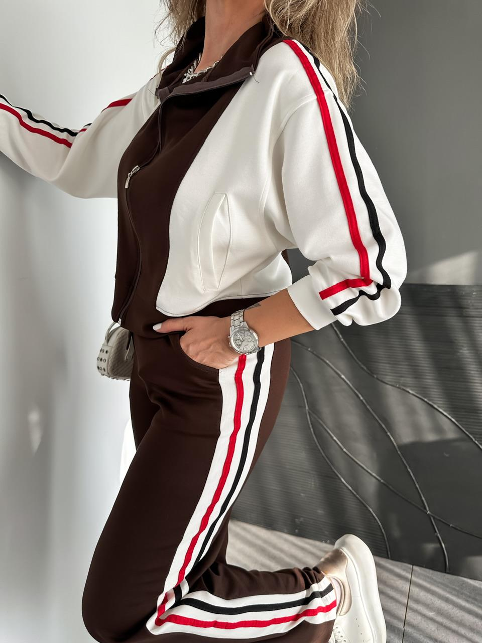 Kahve Kırmızı Şeritli Spor Takım