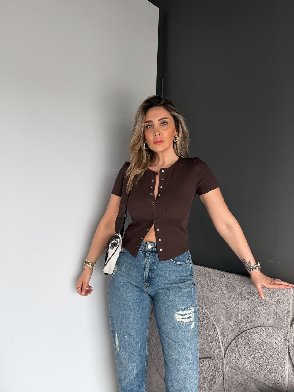 Kahve Kısa Kollu Boydan Cıtcıtlı Tshirt