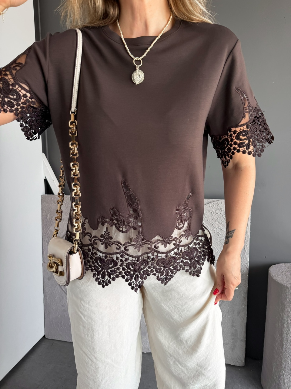 Kahve Kolları Eteği Dantelli Zr Tshirt