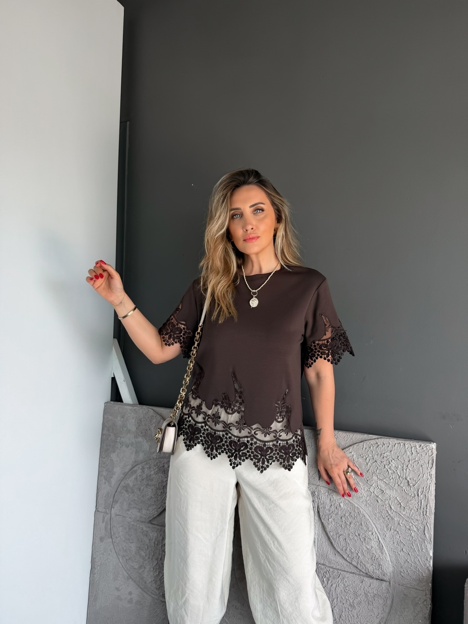Kahve Kolları Eteği Dantelli Zr Tshirt