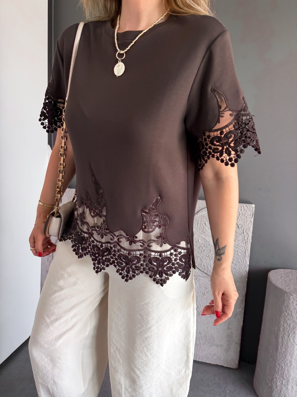 Kahve Kolları Eteği Dantelli Zr Tshirt