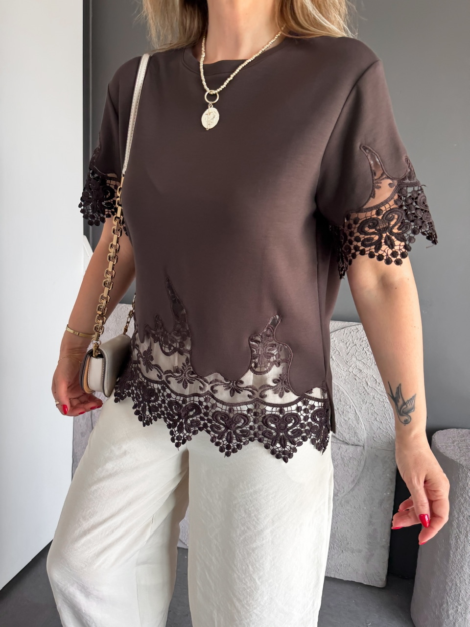 Kahve Kolları Eteği Dantelli Zr Tshirt