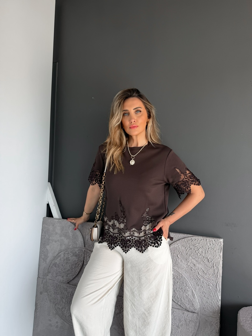 Kahve Kolları Eteği Dantelli Zr Tshirt