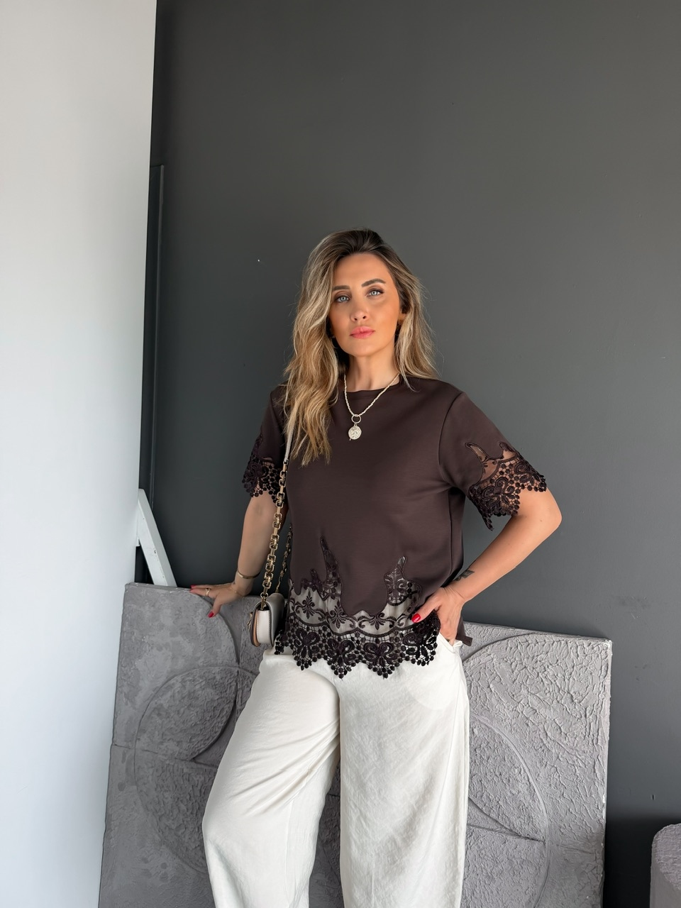 Kahve Kolları Eteği Dantelli Zr Tshirt