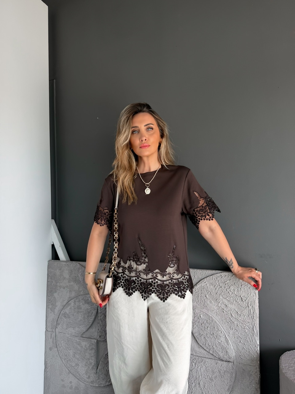 Kahve Kolları Eteği Dantelli Zr Tshirt