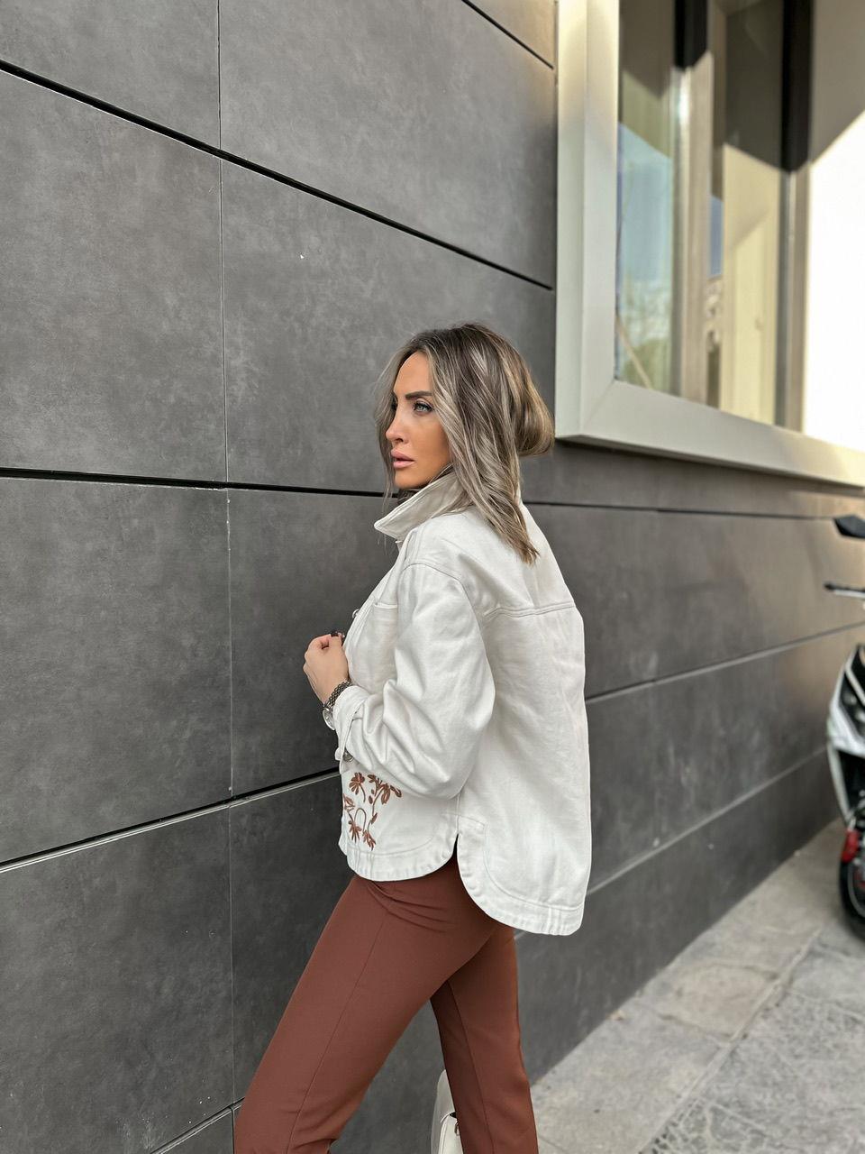 Kahve Nakışlı Kot Ceket