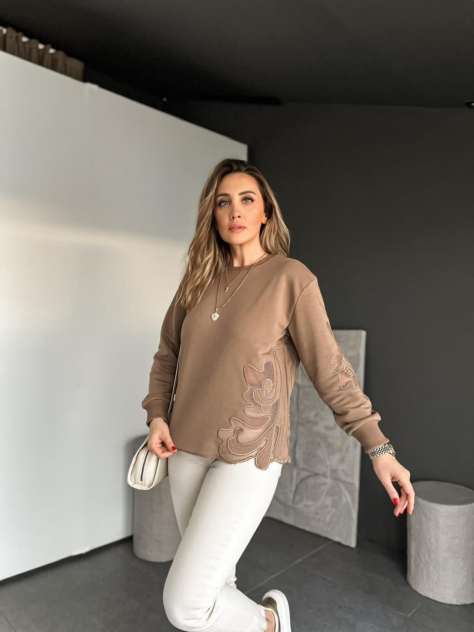 Kahve Nakışlı Marka Model Sweatshirt