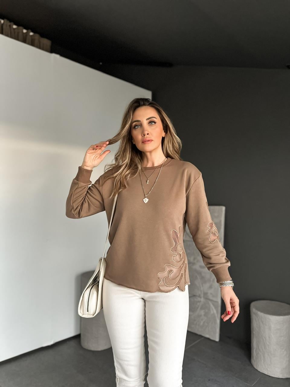 Kahve Nakışlı Marka Model Sweatshirt