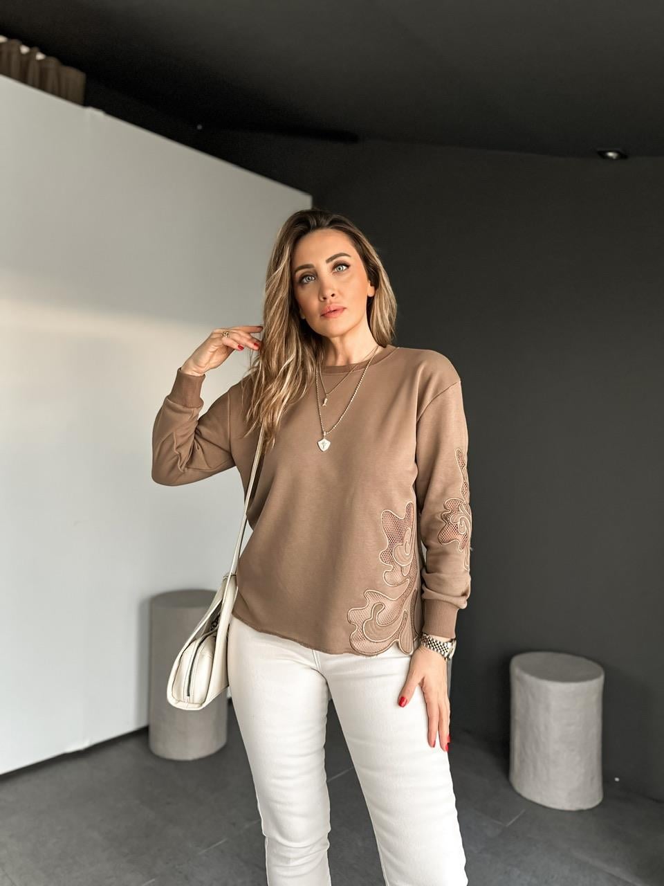 Kahve Nakışlı Marka Model Sweatshirt
