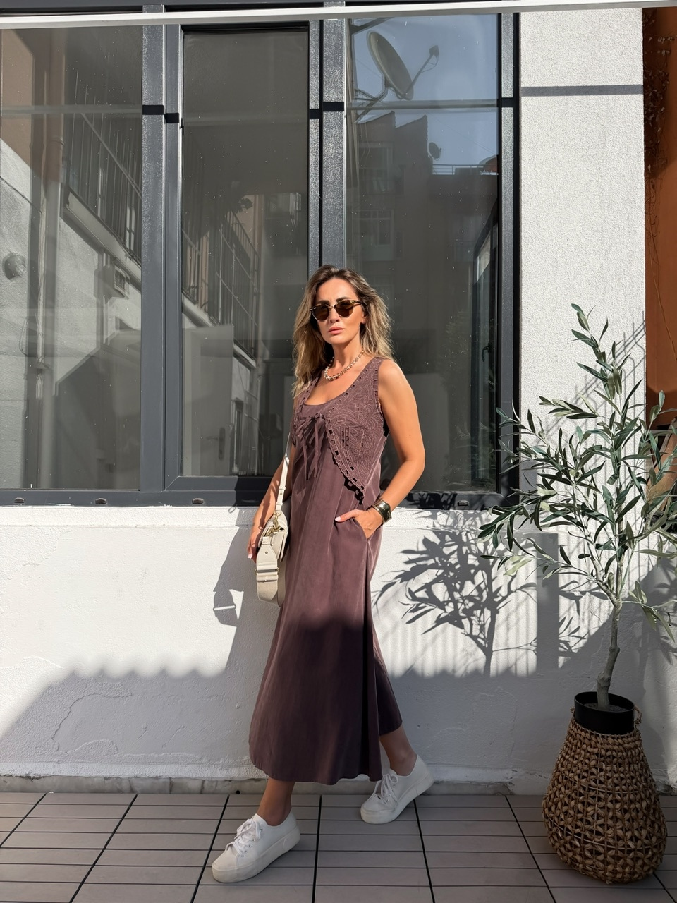 Kahve Nakışlı Yelek Parçalı Elbise