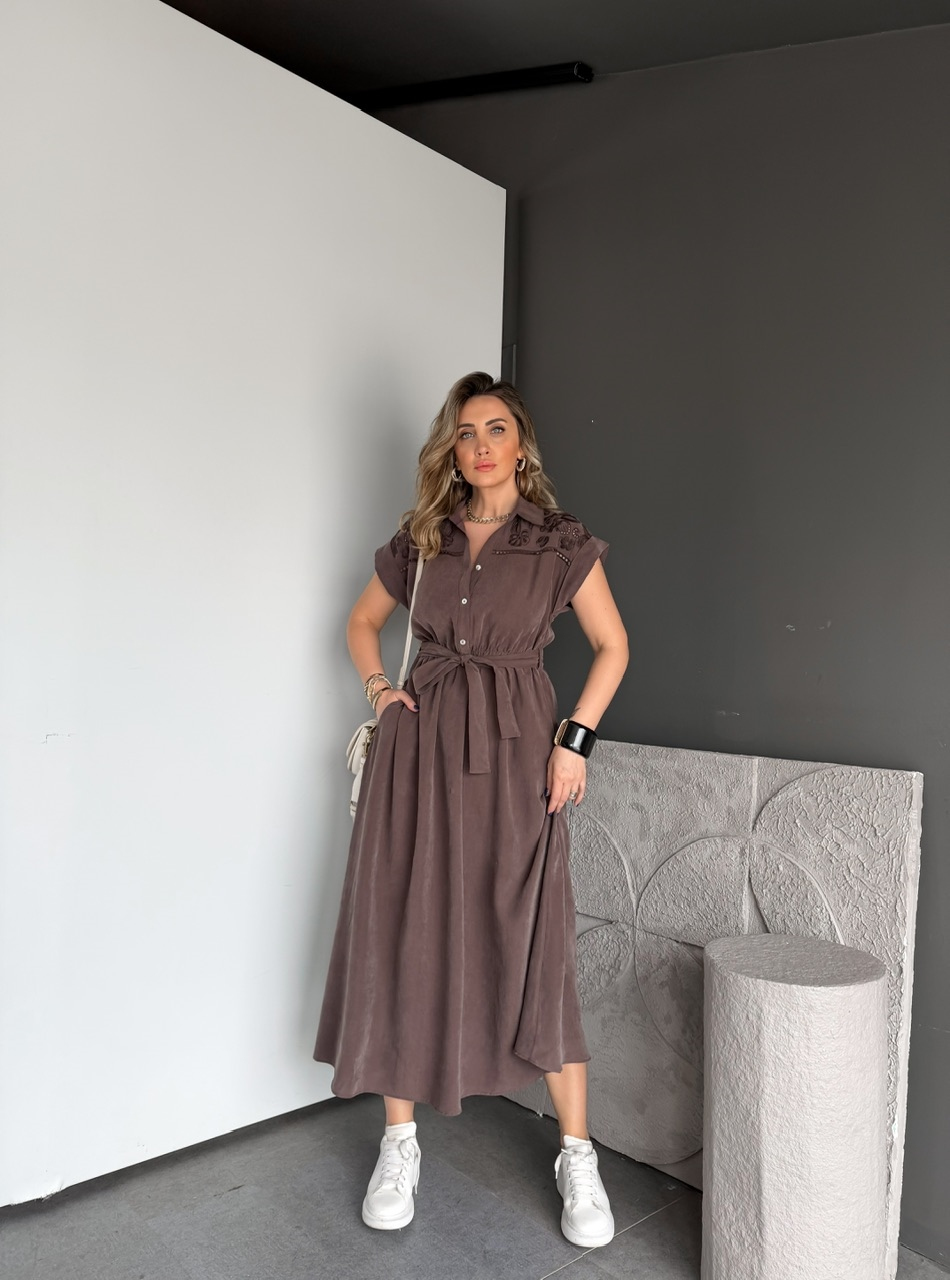 Kahve Omuzları Nakışlı Beli Lastikli Elbise