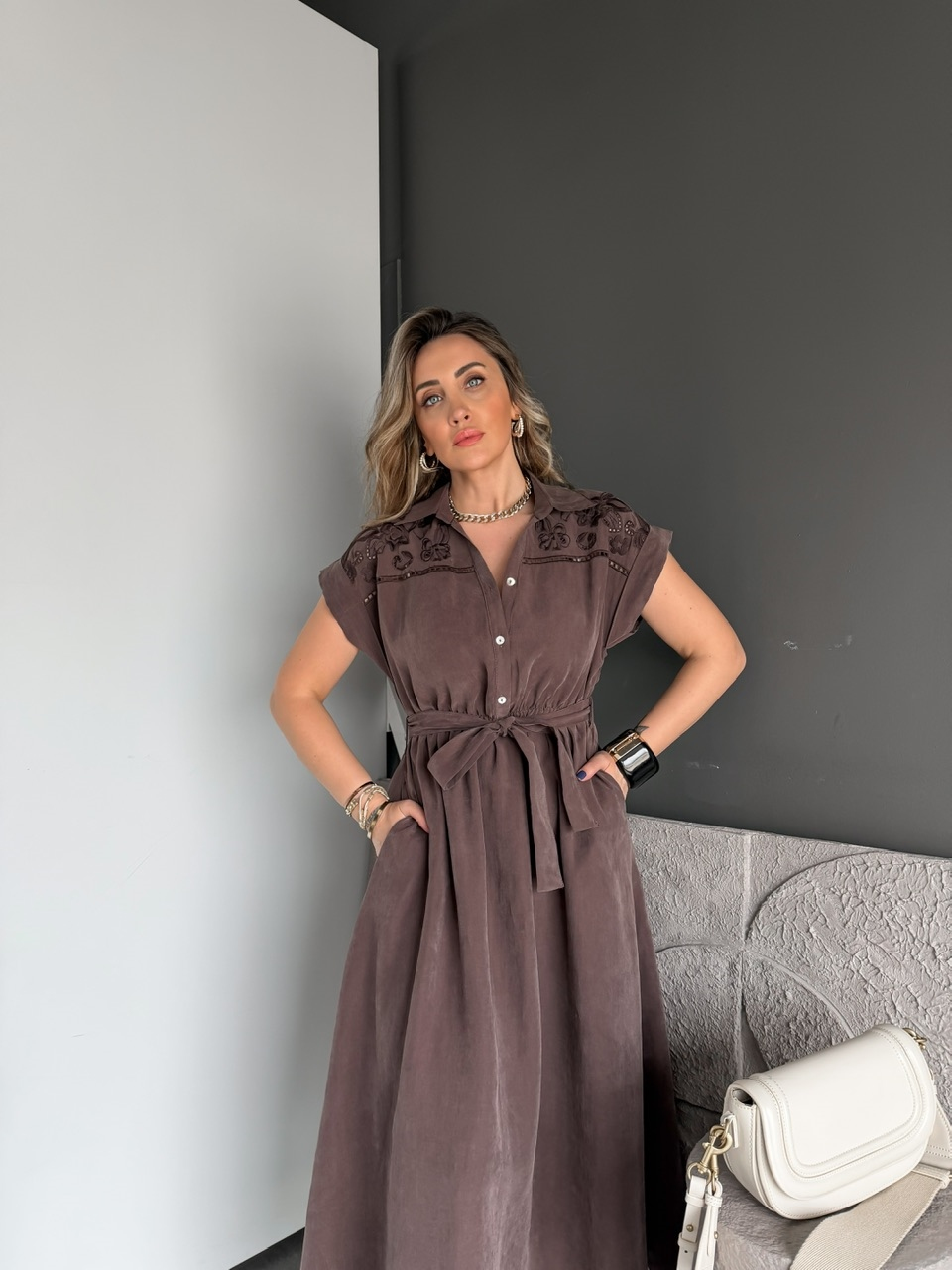 Kahve Omuzları Nakışlı Beli Lastikli Elbise
