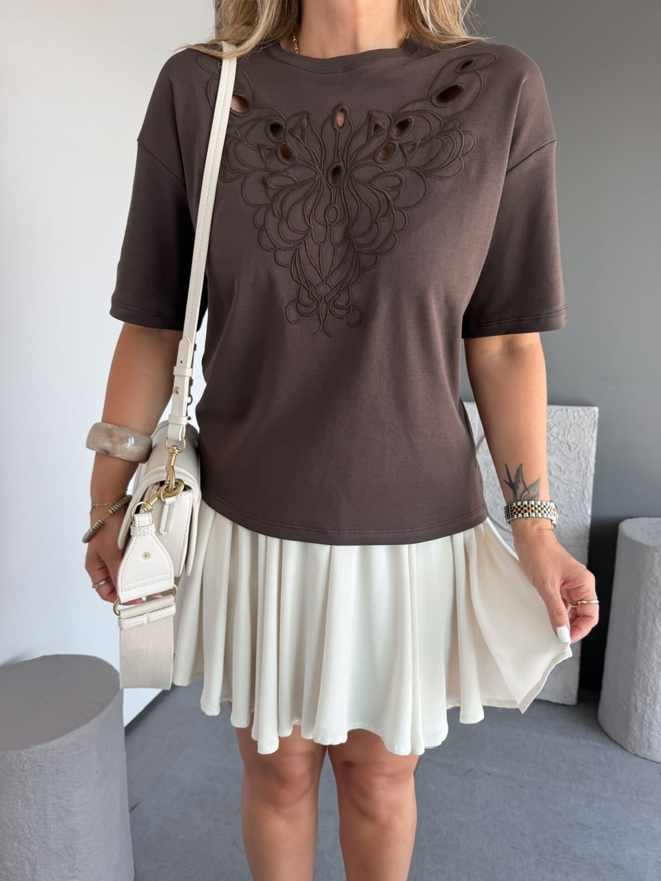 Kahve Önü Nakışlı Marka Model Tshirt