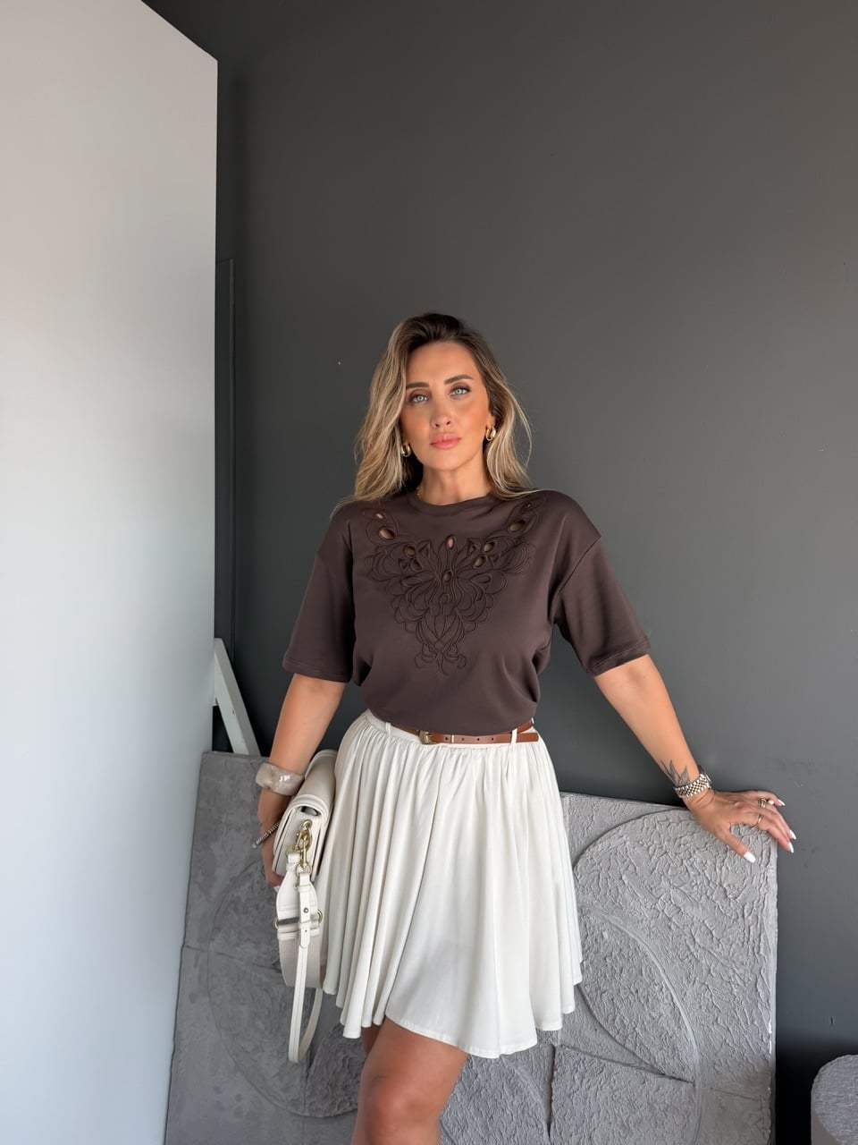 Kahve Önü Nakışlı Marka Model Tshirt