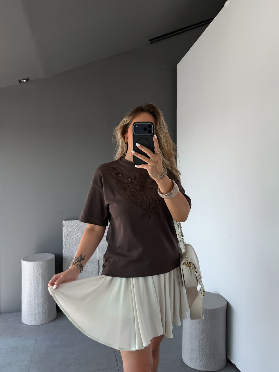 Kahve Önü Nakışlı Marka Model Tshirt