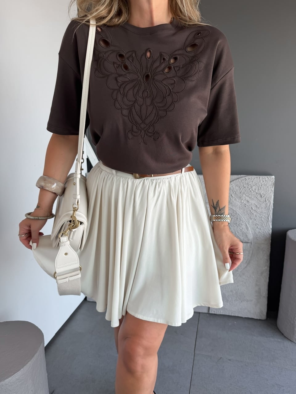 Kahve Önü Nakışlı Marka Model Tshirt