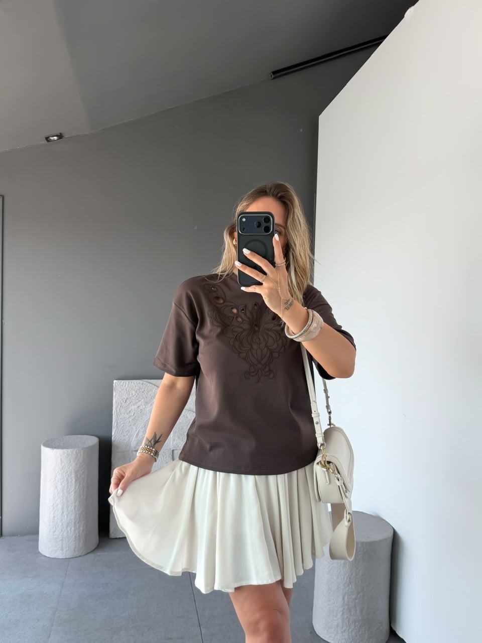 Kahve Önü Nakışlı Marka Model Tshirt