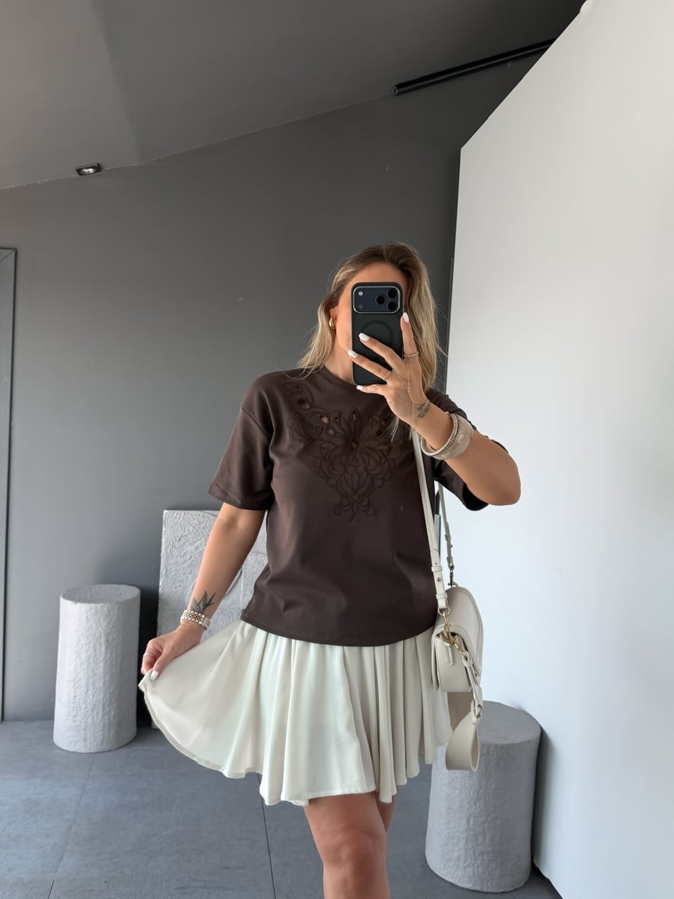 Kahve Önü Nakışlı Marka Model Tshirt