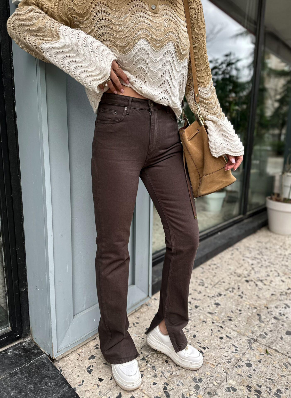 Kahve Paçası Yırtmaçlı Jean