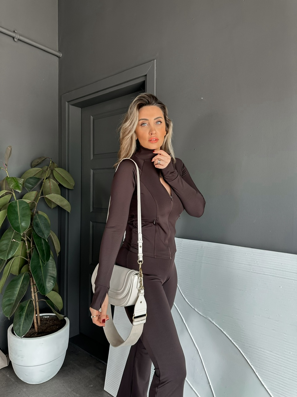 Kahve Parmaklı Likralı Spor Takım