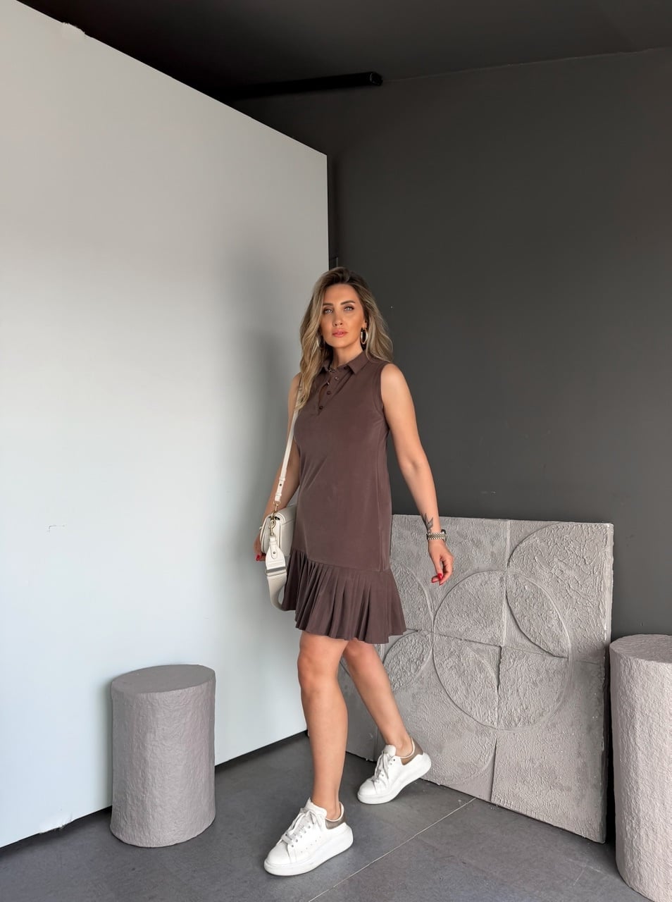Kahve Polo Yaka Pileli Pike Elbise