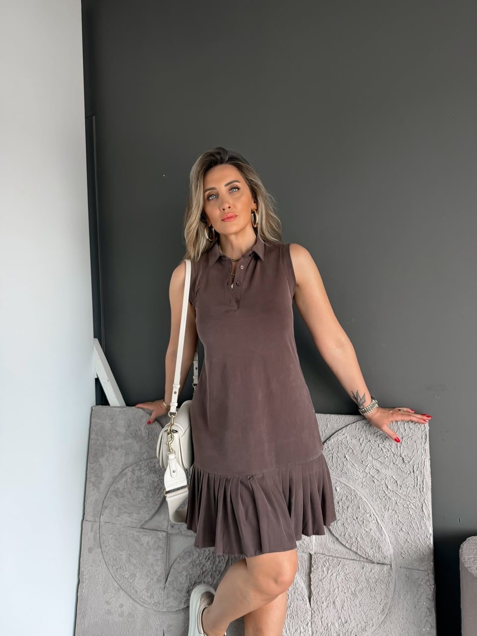 Kahve Polo Yaka Pileli Pike Elbise
