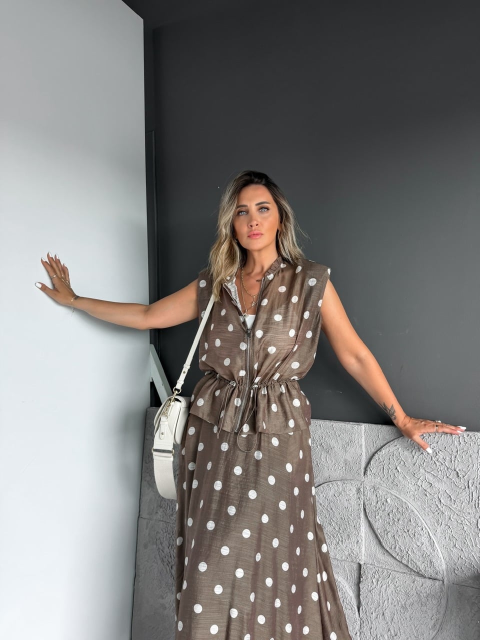 Kahve Puantiyeli Büzülebilir Ceketli Takım