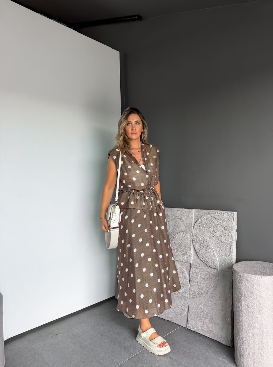 Kahve Puantiyeli Büzülebilir Ceketli Takım