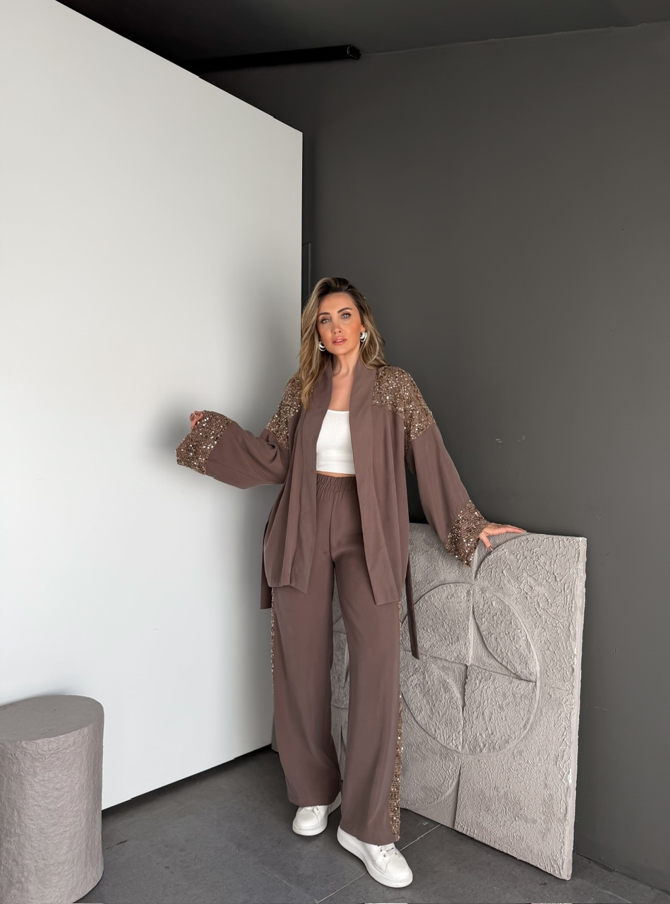 Kahve Pullu İşlemeli Kuşaklı Şık Takım