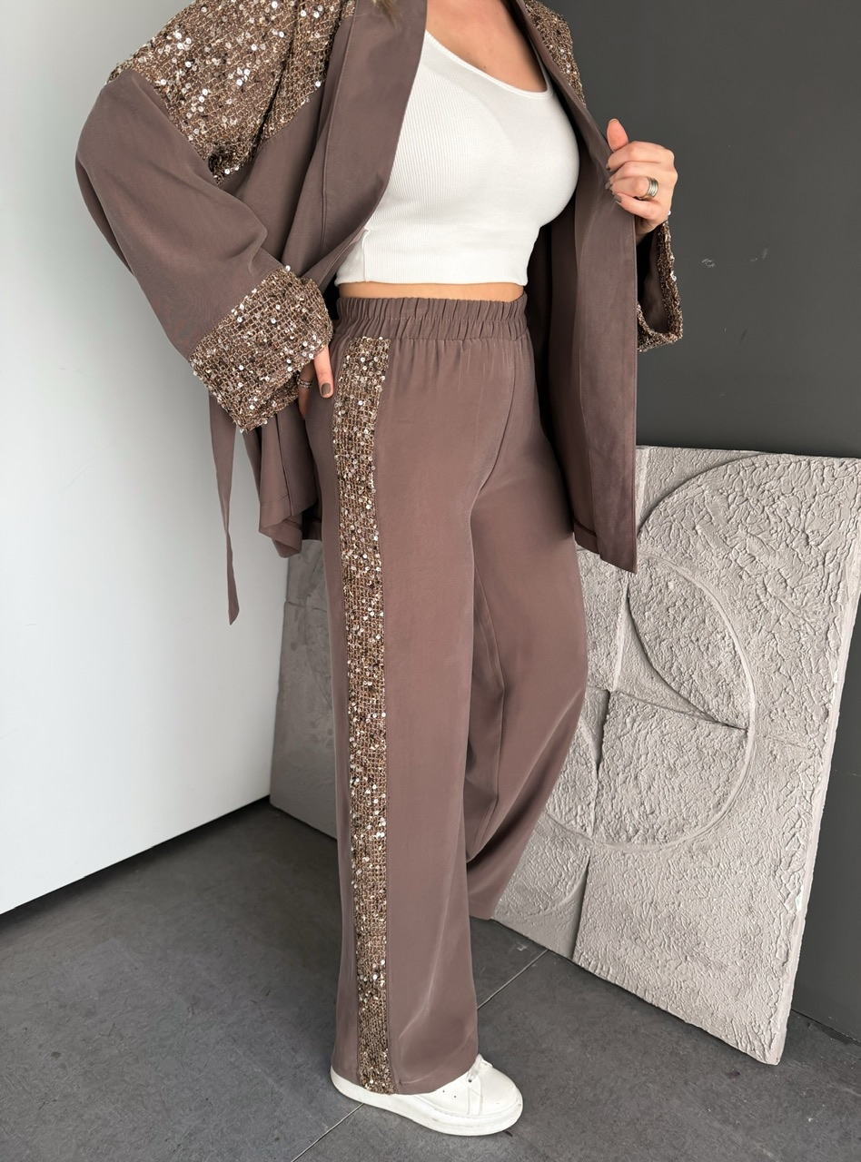 Kahve Pullu İşlemeli Kuşaklı Şık Takım