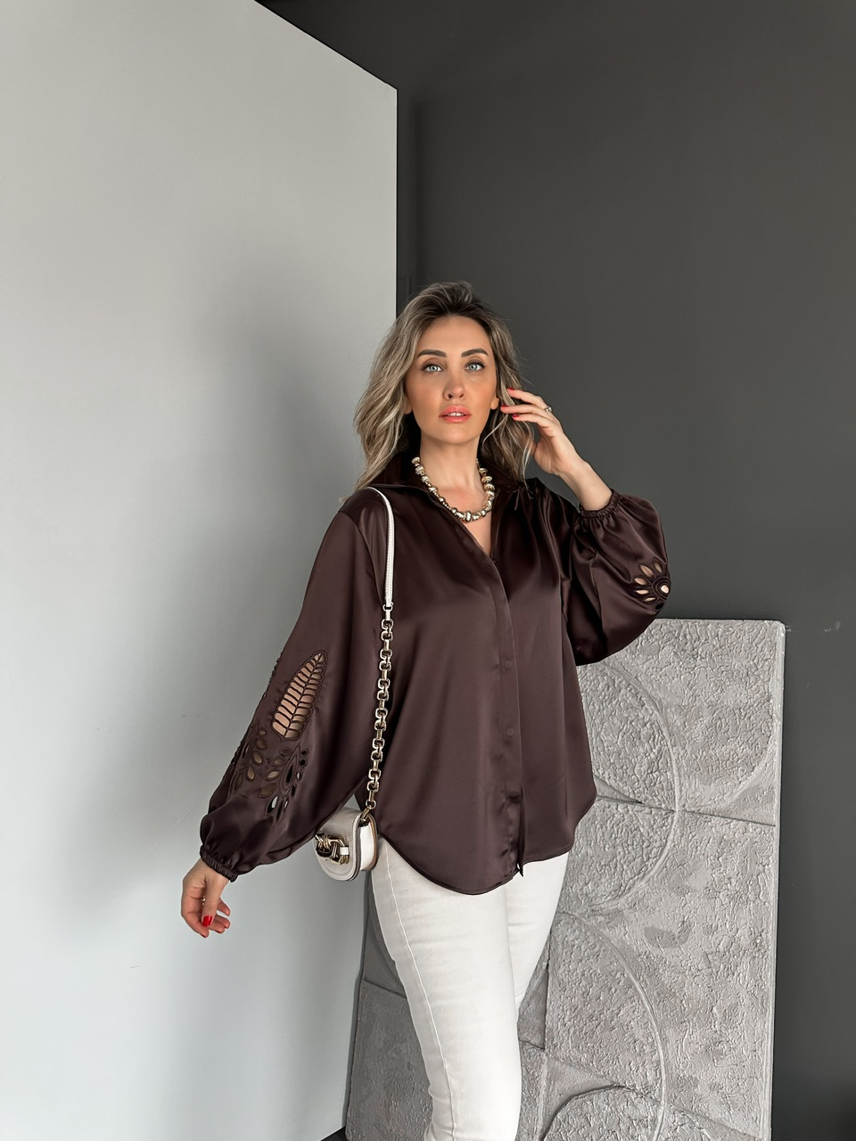 Kahve Saten Balon Kol Nakışlı Gömlek