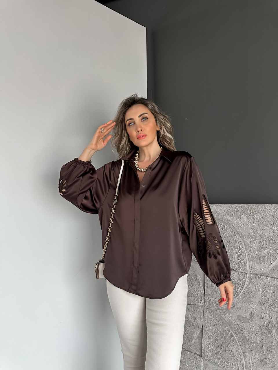 Kahve Saten Balon Kol Nakışlı Gömlek