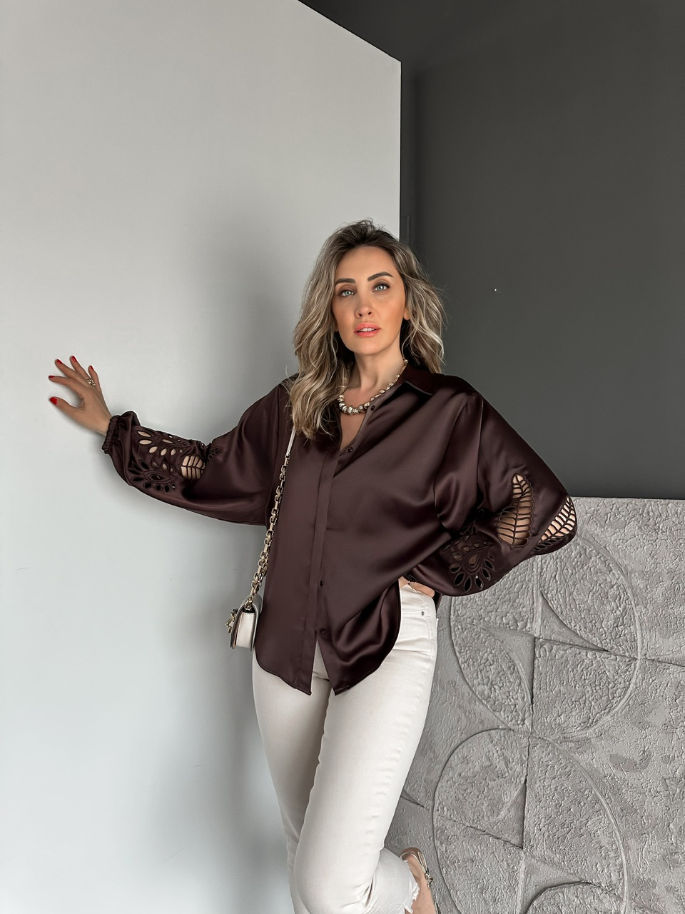 Kahve Saten Balon Kol Nakışlı Gömlek