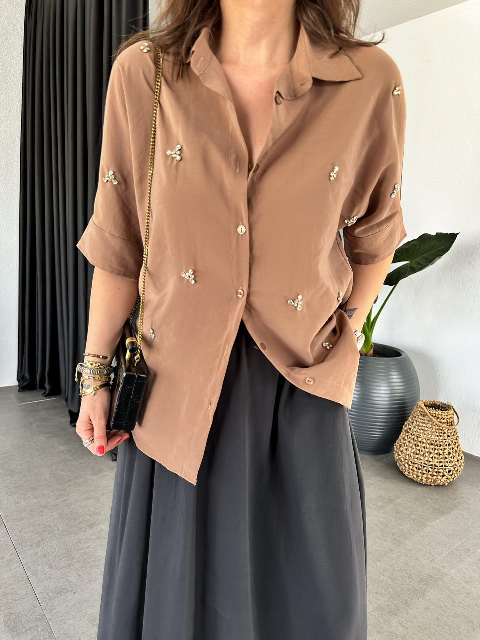 Kahve Serpme Taşlı Model Gömlek
