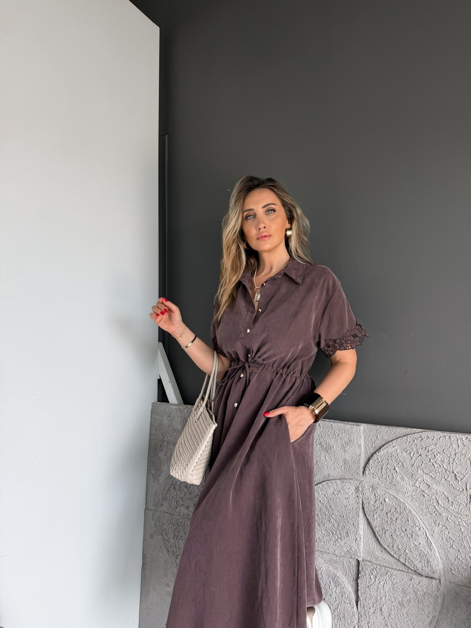 Kahve Taşlanmış Kolları Nakışlı Elbise