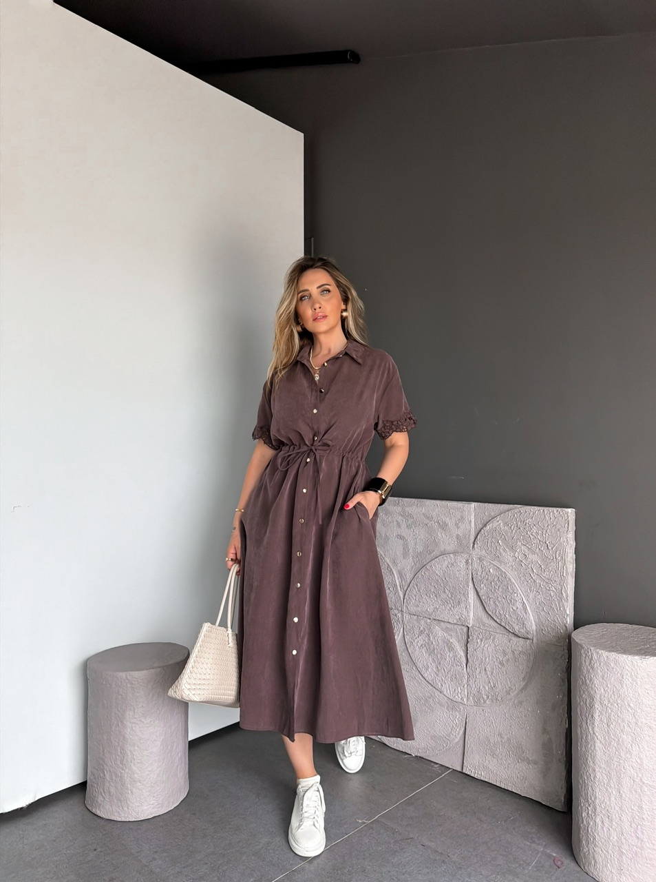 Kahve Taşlanmış Kolları Nakışlı Elbise
