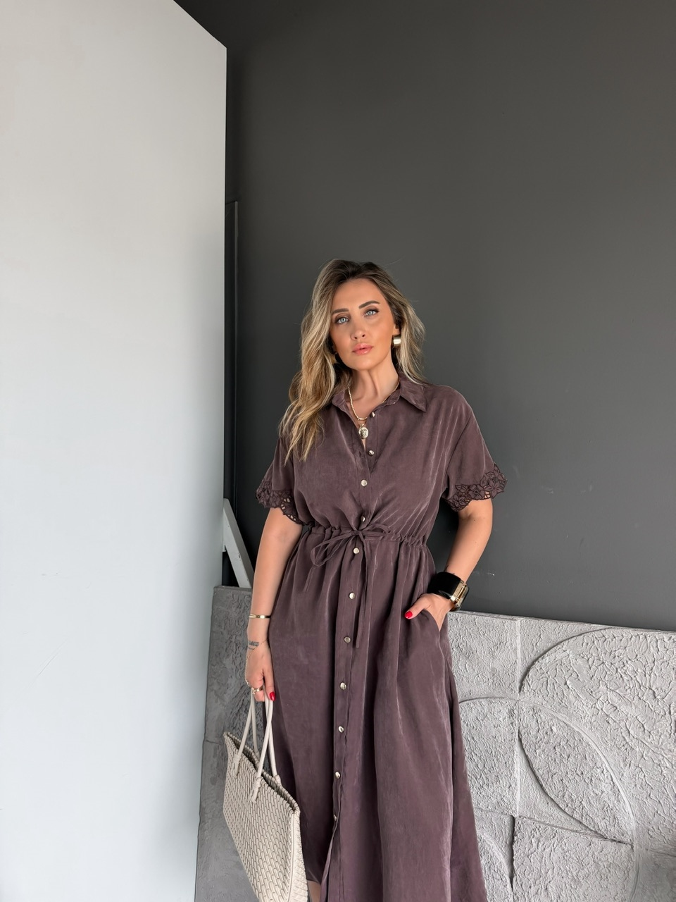 Kahve Taşlanmış Kolları Nakışlı Elbise