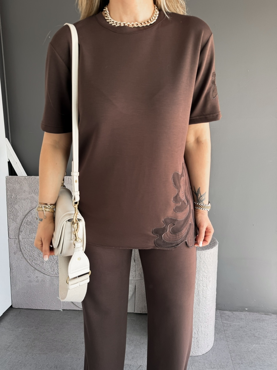 Kahve Tek Yanı Nakışlı Modal Takım