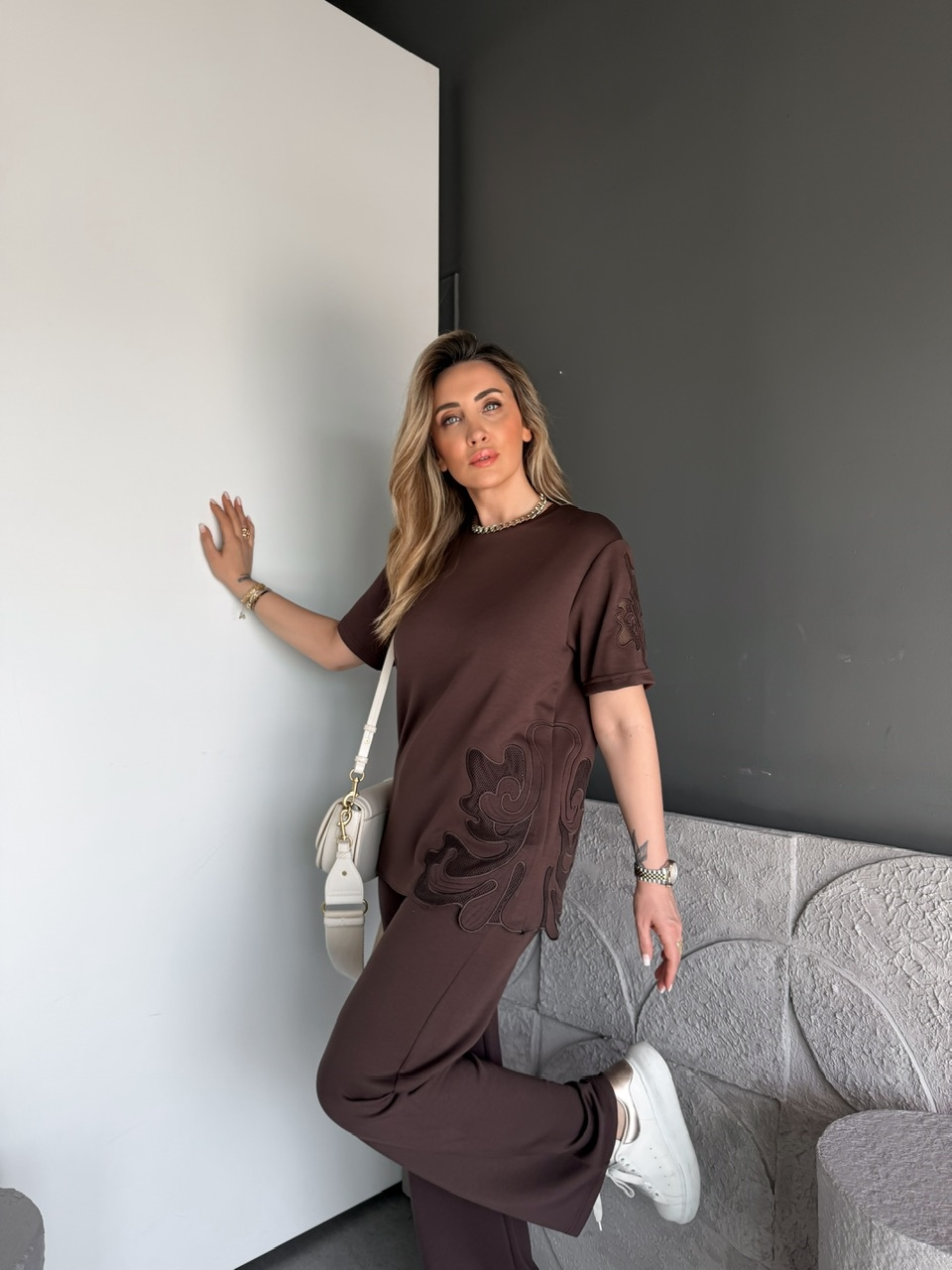Kahve Tek Yanı Nakışlı Modal Takım