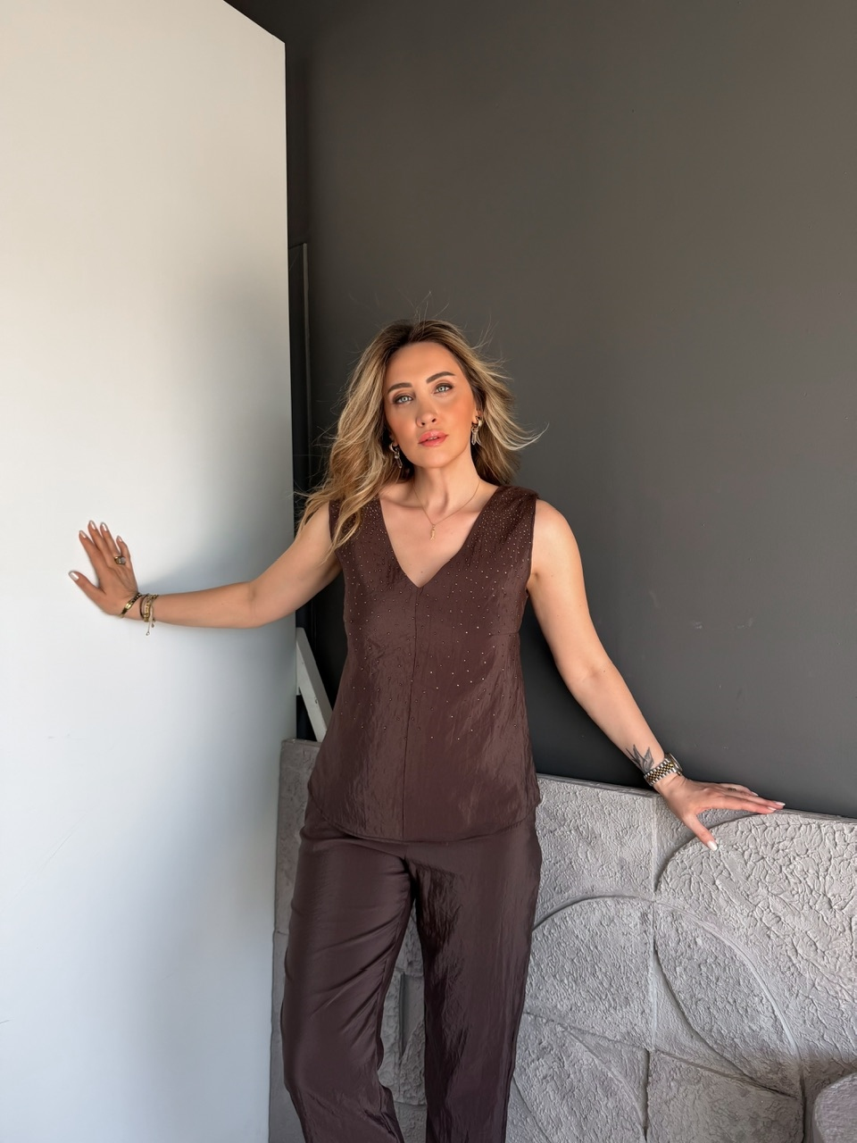 Kahve V Yaka Serpme Taşlı Takım