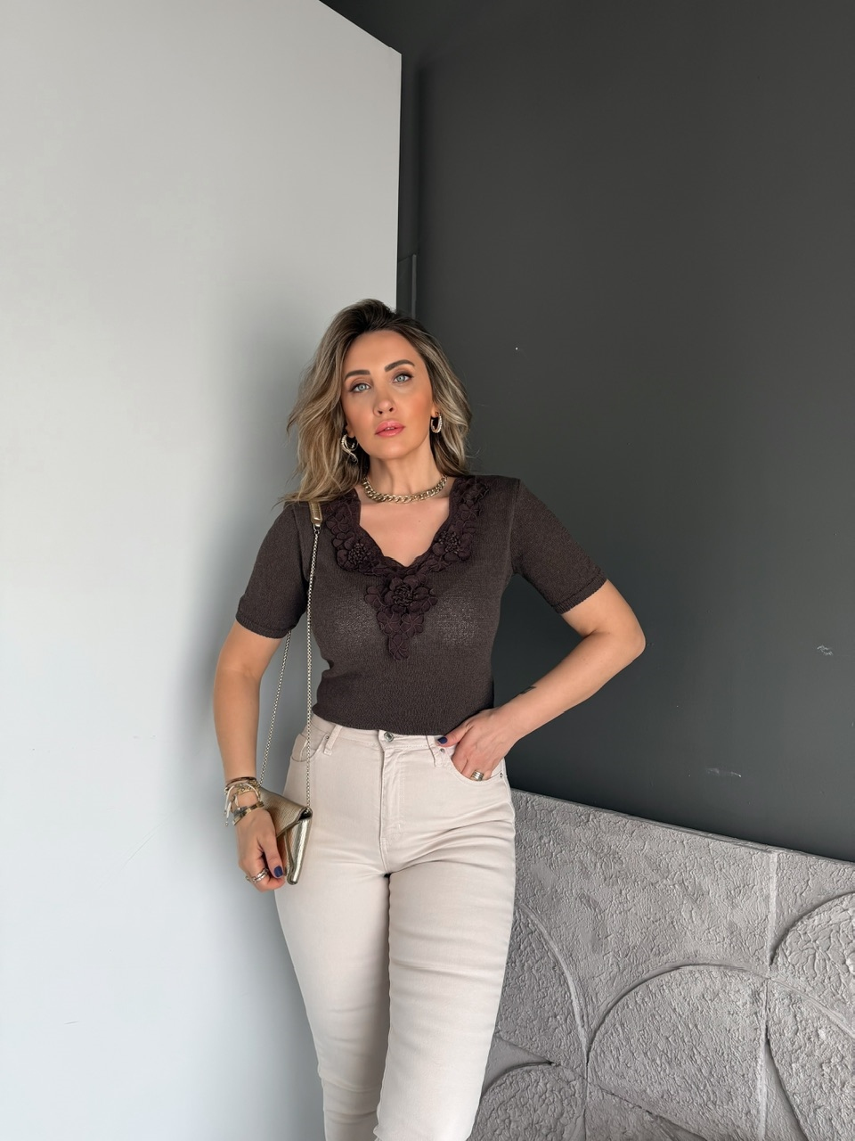 Kahve Yakası Çiçekli Kısa Kollu Triko