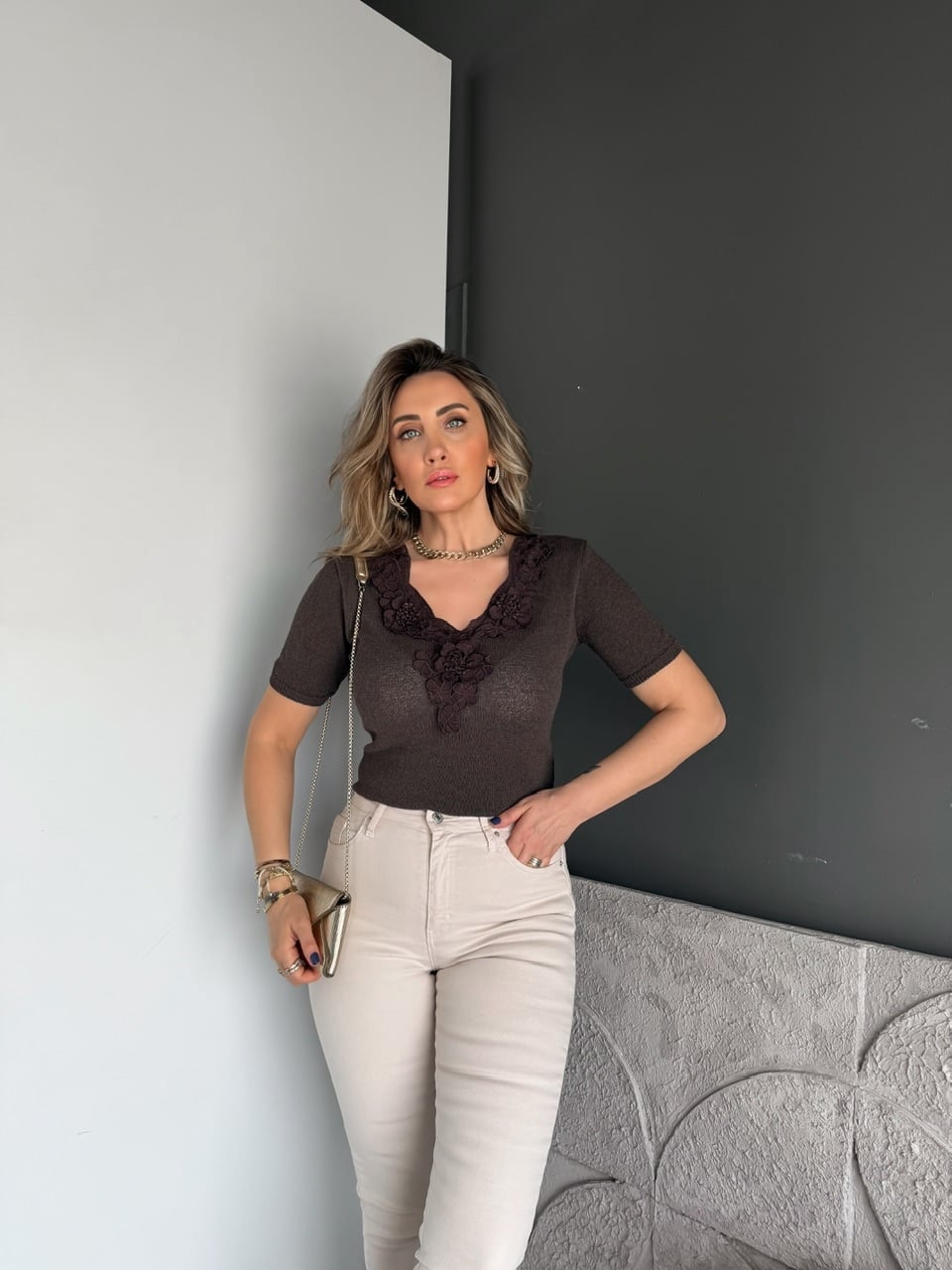 Kahve Yakası Çiçekli Kısa Kollu Triko