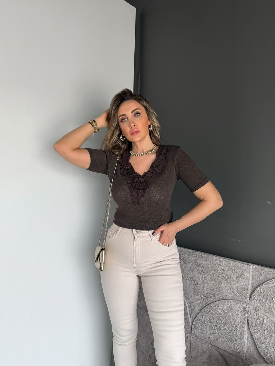 Kahve Yakası Çiçekli Kısa Kollu Triko