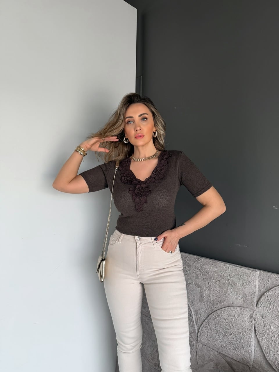 Kahve Yakası Çiçekli Kısa Kollu Triko