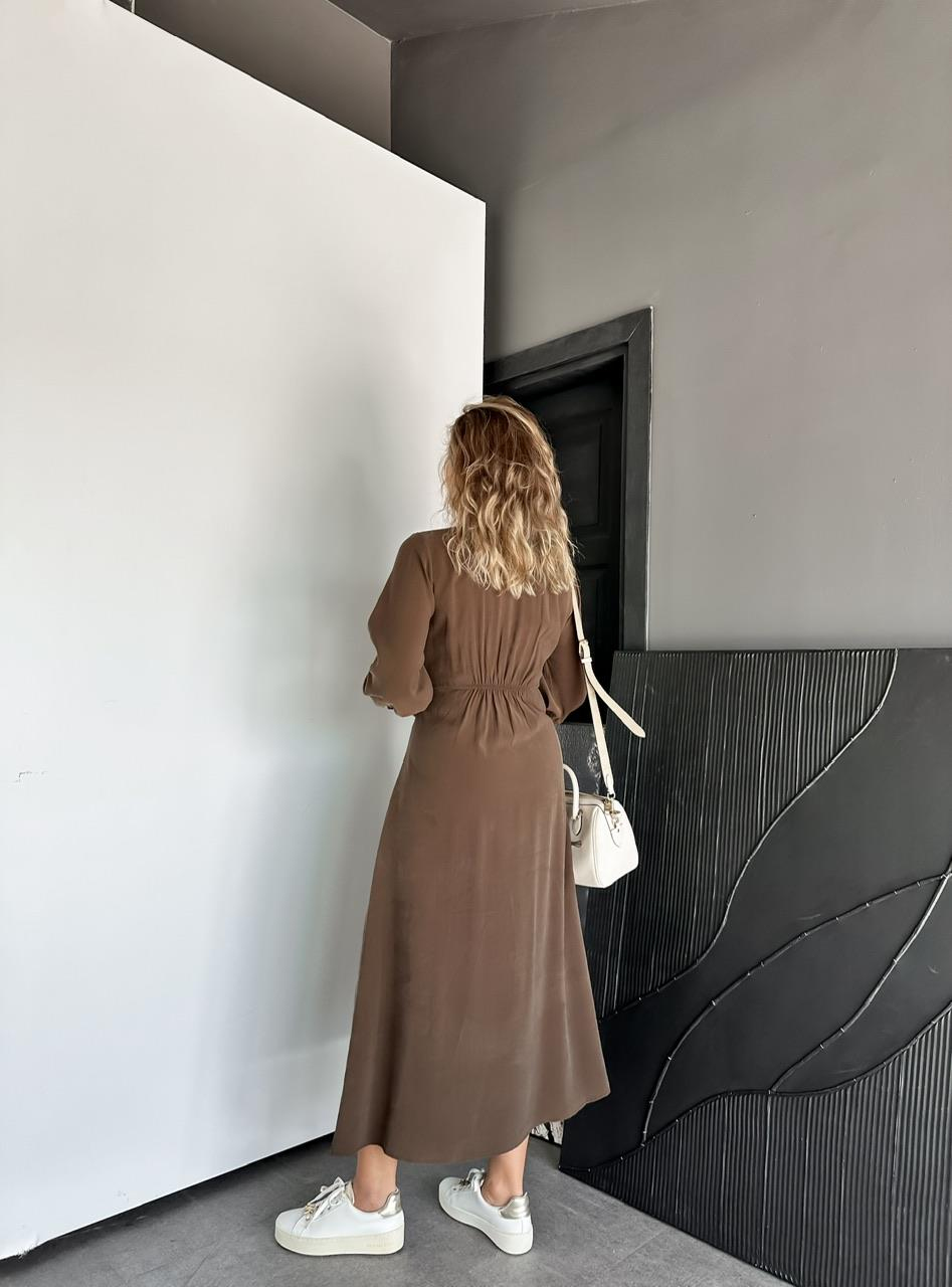 Kahve Yakası Fermuarlı Pensli Elbise 