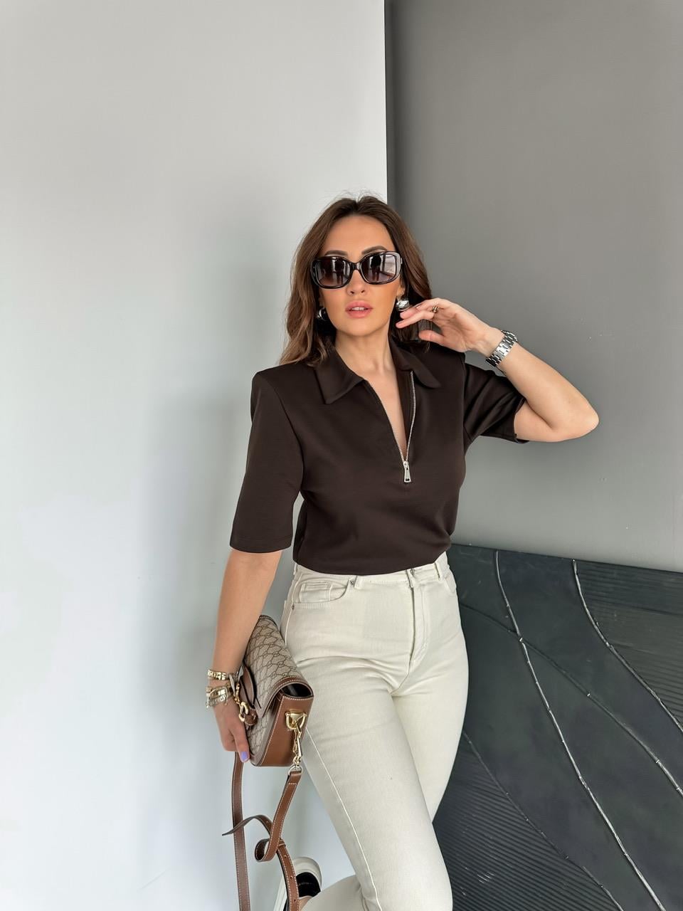 Kahve Yakası Fermuarlı Vatkalı Tshirt