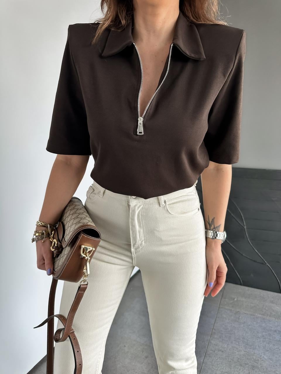 Kahve Yakası Fermuarlı Vatkalı Tshirt