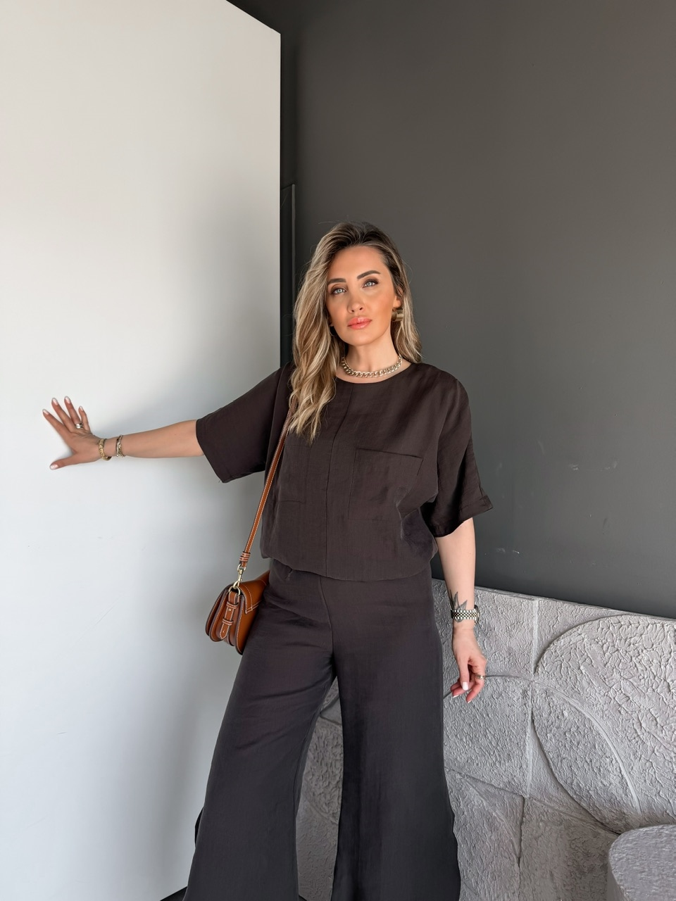 Kahve Yırtmaçlı Detaylı Beli Büzgülü Takım