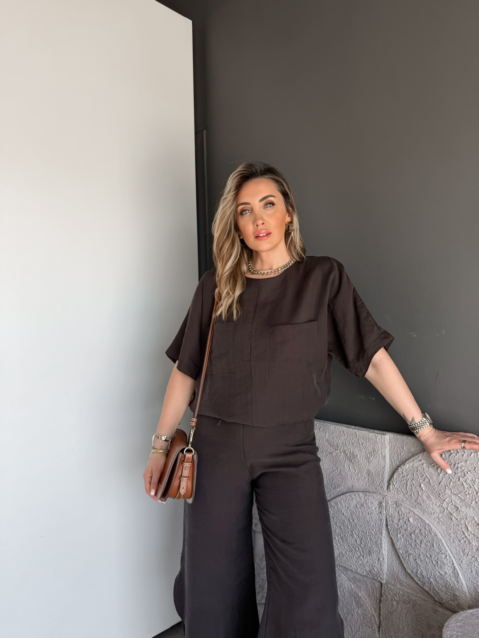 Kahve Yırtmaçlı Detaylı Beli Büzgülü Takım