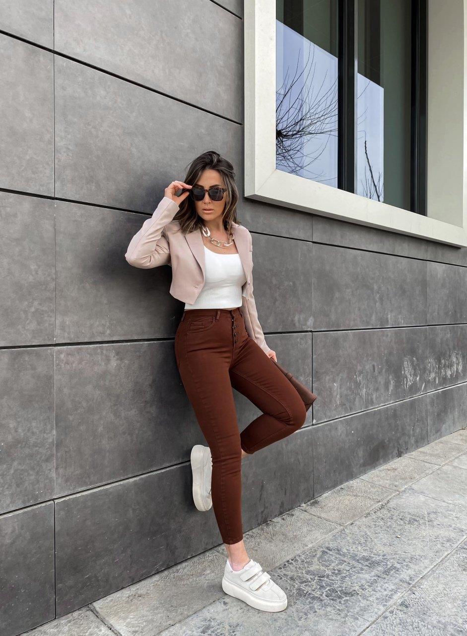 Kahverengi Düğme Detaylı Jean